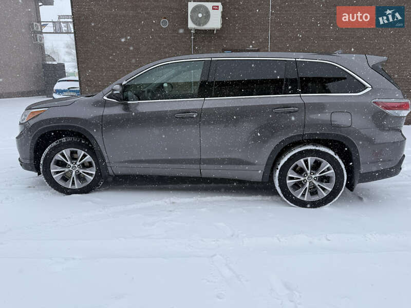 Внедорожник / Кроссовер Toyota Highlander 2016 в Днепре