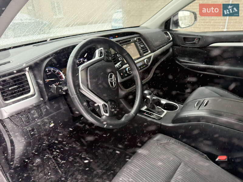 Внедорожник / Кроссовер Toyota Highlander 2016 в Днепре
