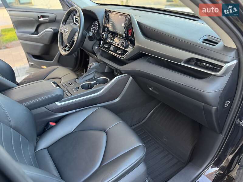 Внедорожник / Кроссовер Toyota Highlander 2020 в Тернополе