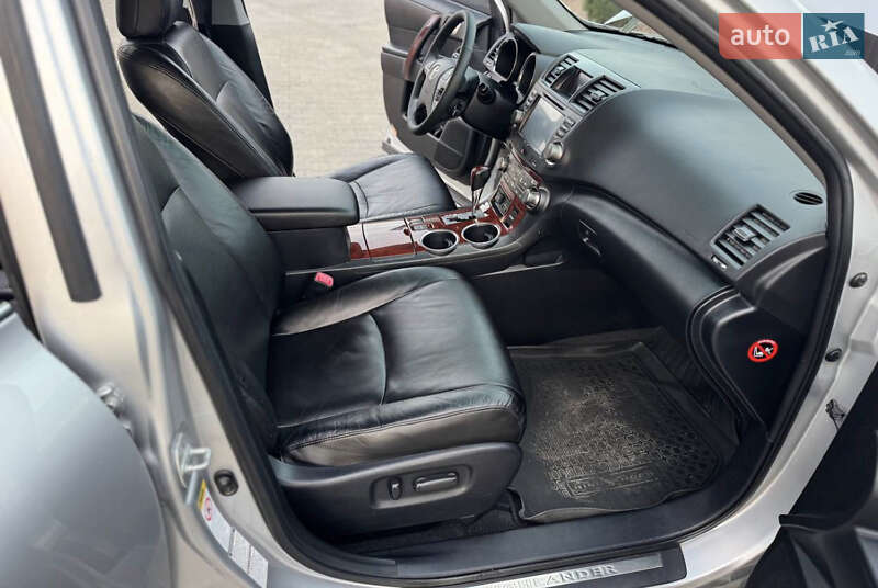 Внедорожник / Кроссовер Toyota Highlander 2011 в Врадиевке