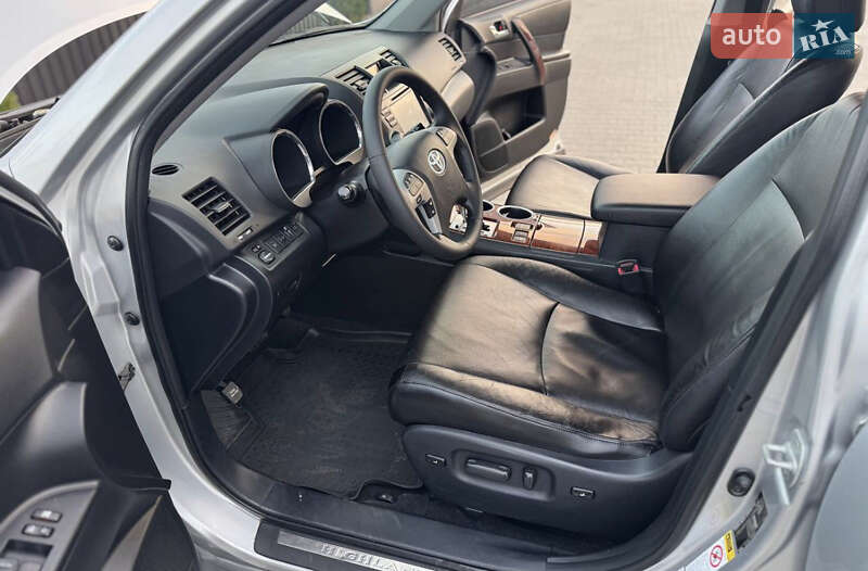 Внедорожник / Кроссовер Toyota Highlander 2011 в Врадиевке