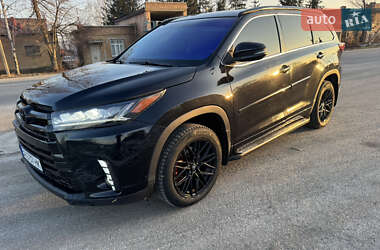 Внедорожник / Кроссовер Toyota Highlander 2016 в Кропивницком