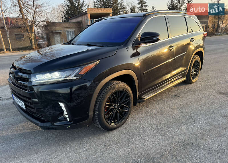 Внедорожник / Кроссовер Toyota Highlander 2016 в Кропивницком