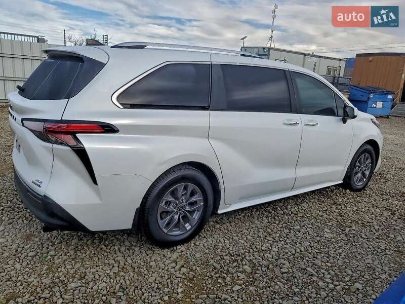 Внедорожник / Кроссовер Toyota Highlander 2022 в Ужгороде