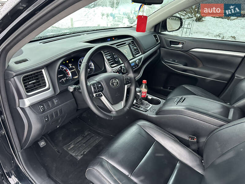 Внедорожник / Кроссовер Toyota Highlander 2016 в Житомире