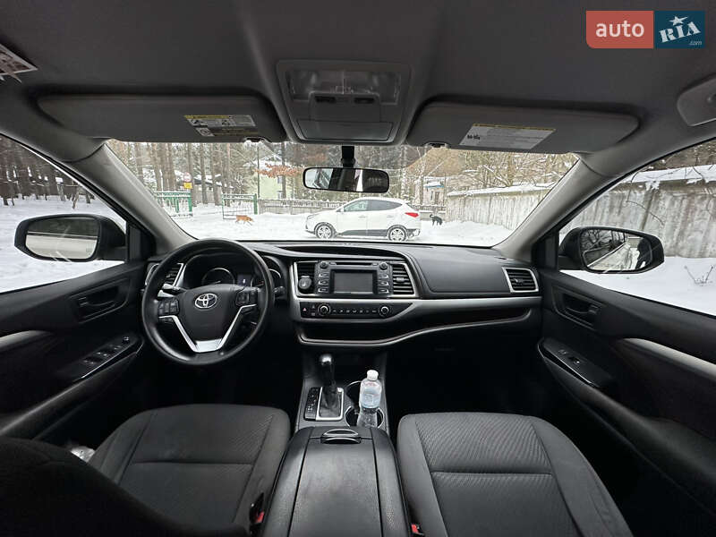Внедорожник / Кроссовер Toyota Highlander 2016 в Житомире