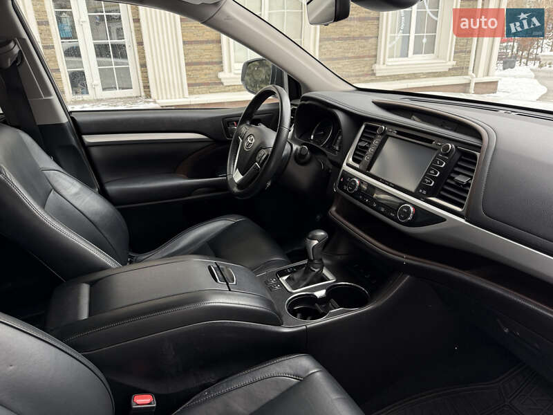 Позашляховик / Кросовер Toyota Highlander 2018 в Києві