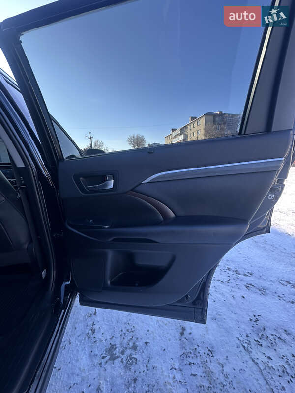 Внедорожник / Кроссовер Toyota Highlander 2019 в Харькове