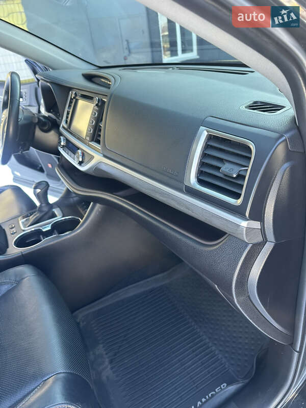 Внедорожник / Кроссовер Toyota Highlander 2019 в Харькове
