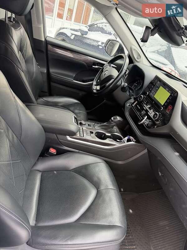 Внедорожник / Кроссовер Toyota Highlander 2020 в Киеве