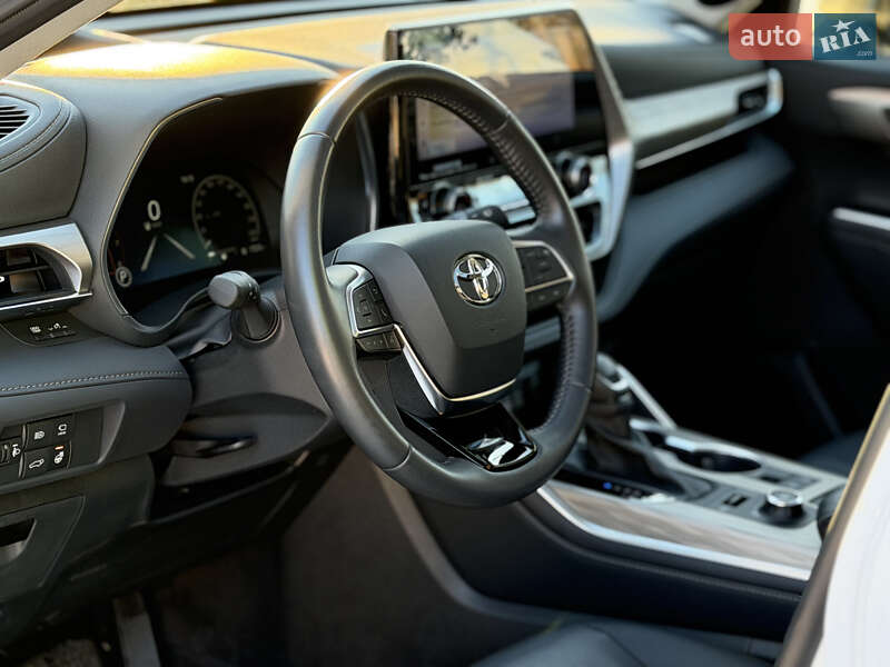 Внедорожник / Кроссовер Toyota Highlander 2024 в Киеве