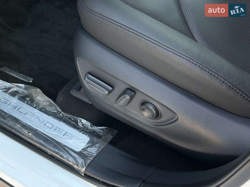 Внедорожник / Кроссовер Toyota Highlander 2024 в Киеве