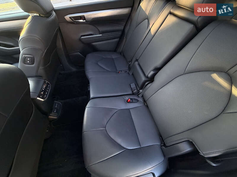Внедорожник / Кроссовер Toyota Highlander 2024 в Киеве