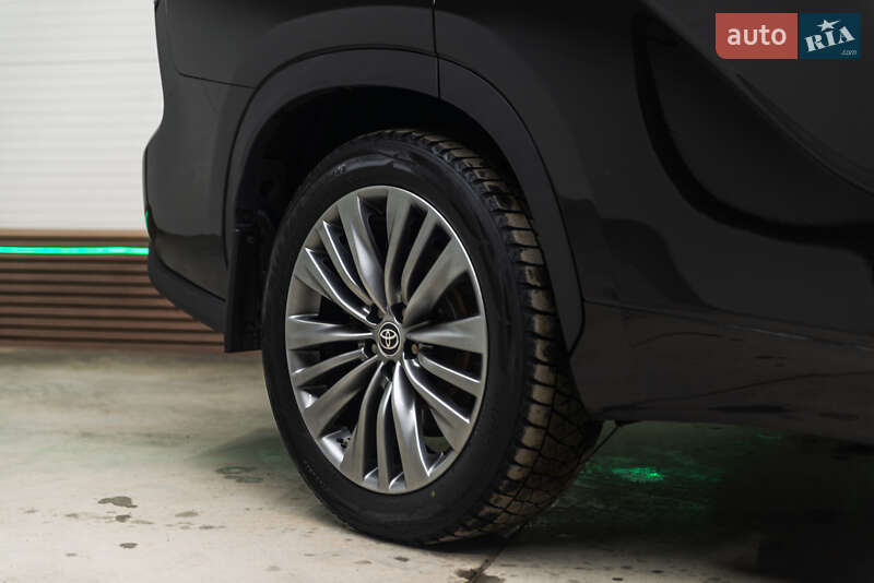 Внедорожник / Кроссовер Toyota Highlander 2021 в Мукачево