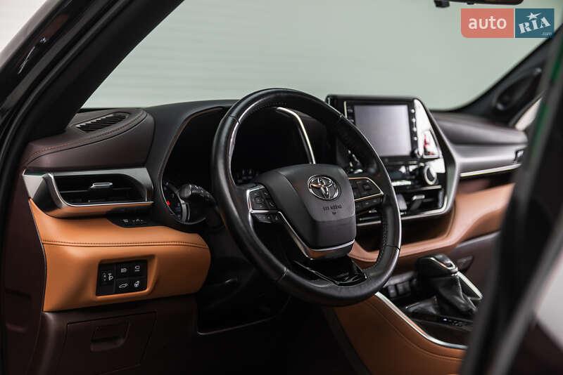 Внедорожник / Кроссовер Toyota Highlander 2021 в Мукачево