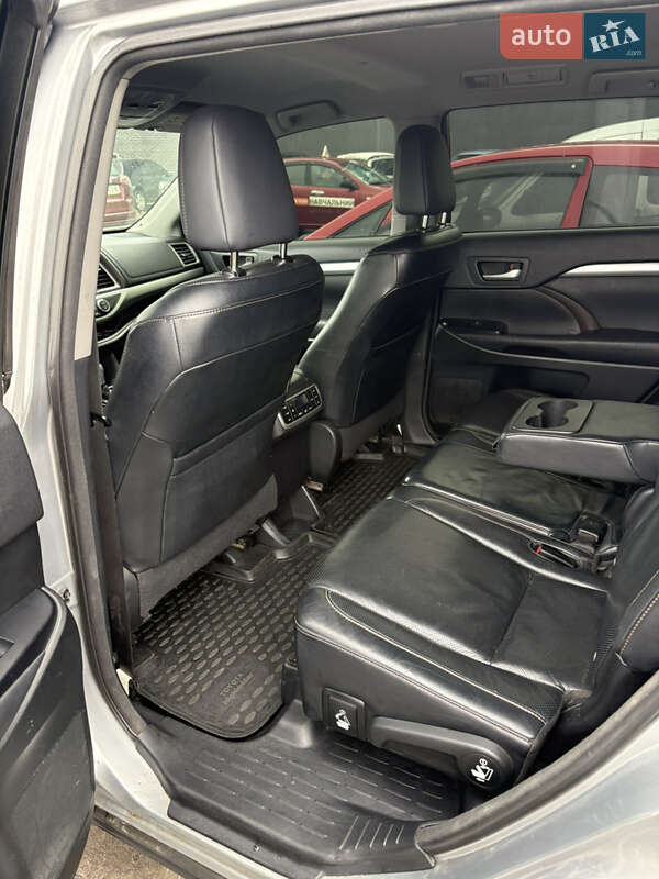 Внедорожник / Кроссовер Toyota Highlander 2014 в Киеве фото 12 Внедорожник / Кроссовер Toyota Highlander 2014 в Киеве