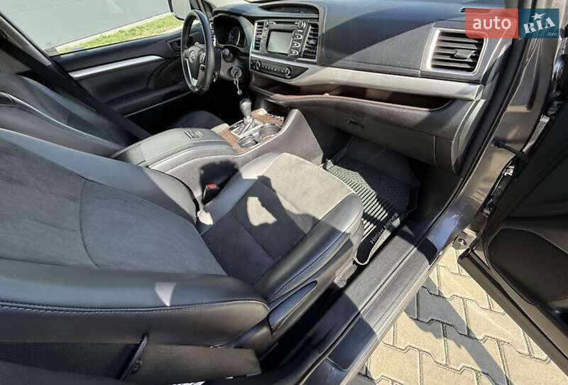 Позашляховик / Кросовер Toyota Highlander 2016 в Івано-Франківську