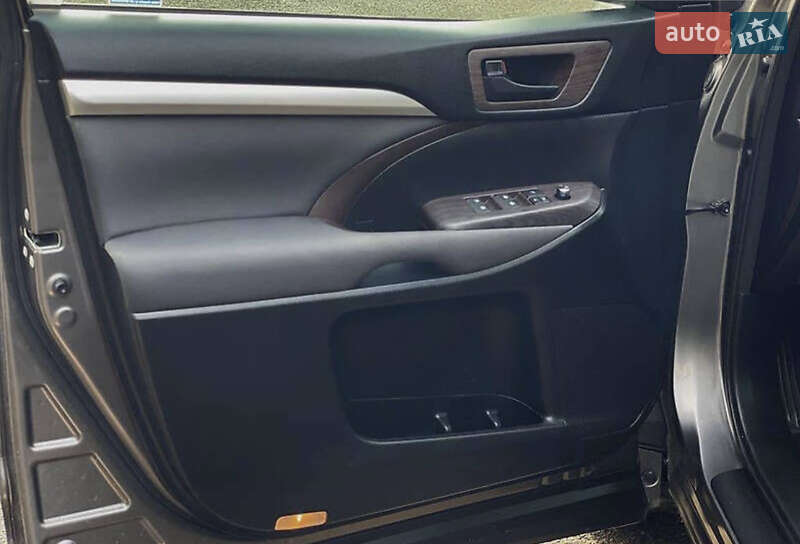 Позашляховик / Кросовер Toyota Highlander 2016 в Івано-Франківську