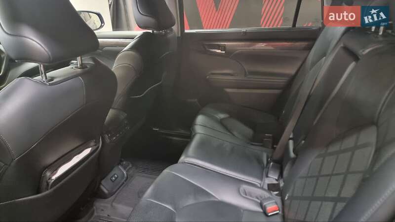 Позашляховик / Кросовер Toyota Highlander 2021 в Києві