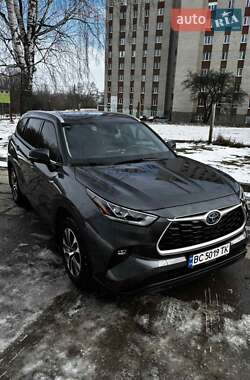 Внедорожник / Кроссовер Toyota Highlander 2022 в Дрогобыче