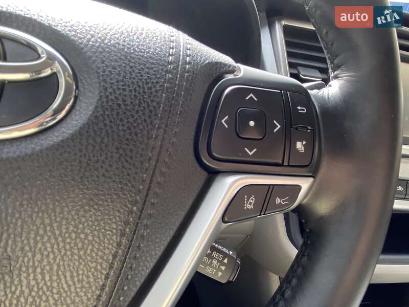 Внедорожник / Кроссовер Toyota Highlander 2018 в Киеве