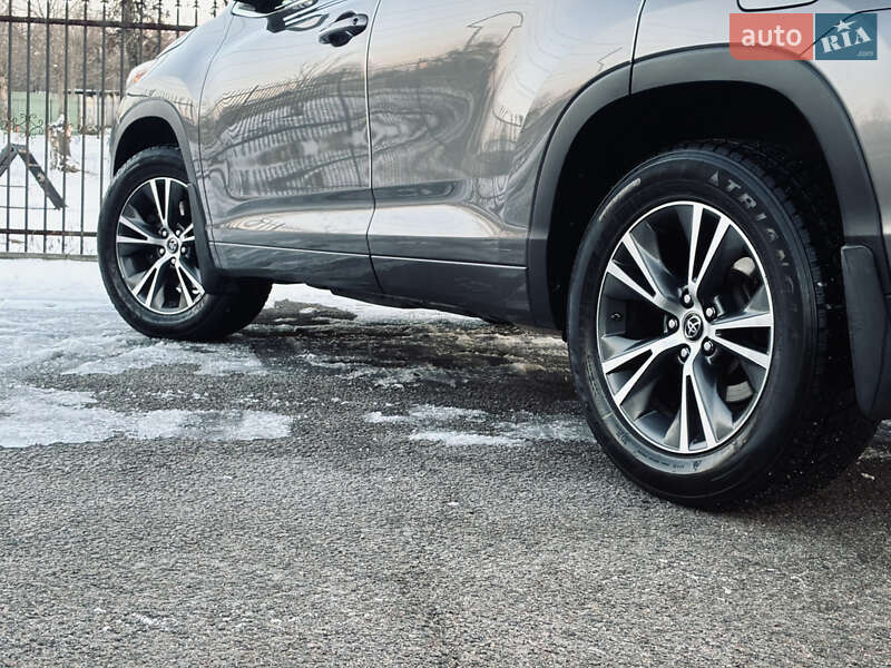 Внедорожник / Кроссовер Toyota Highlander 2017 в Днепре