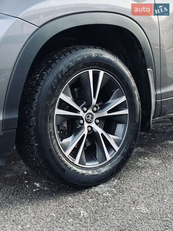 Внедорожник / Кроссовер Toyota Highlander 2017 в Днепре