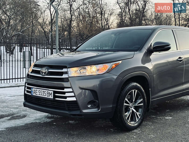 Внедорожник / Кроссовер Toyota Highlander 2017 в Днепре