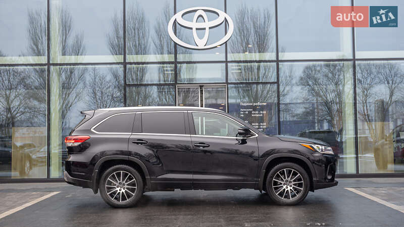 Внедорожник / Кроссовер Toyota Highlander 2019 в Днепре