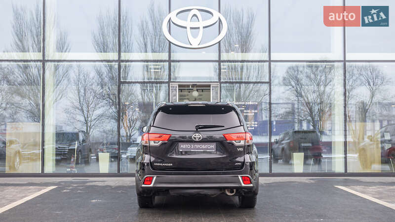 Внедорожник / Кроссовер Toyota Highlander 2019 в Днепре