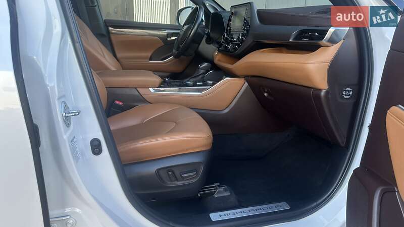 Позашляховик / Кросовер Toyota Highlander 2022 в Києві