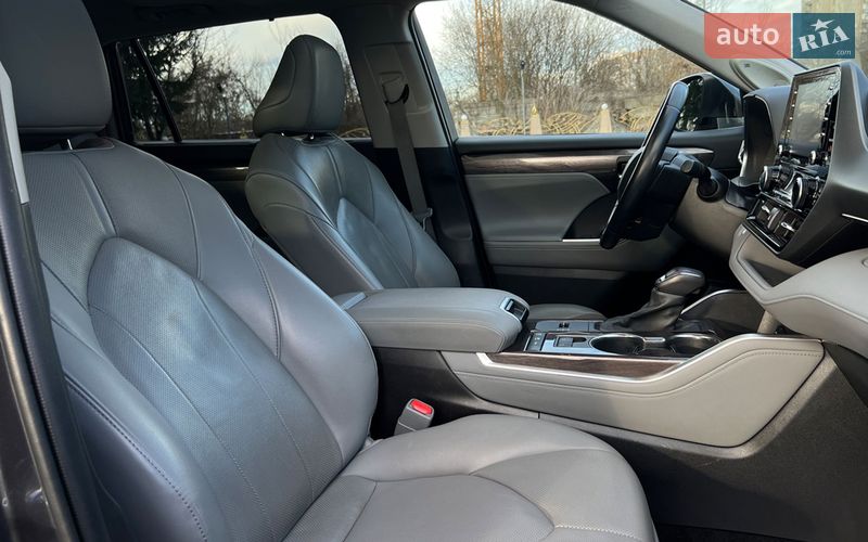 Внедорожник / Кроссовер Toyota Highlander 2020 в Львове