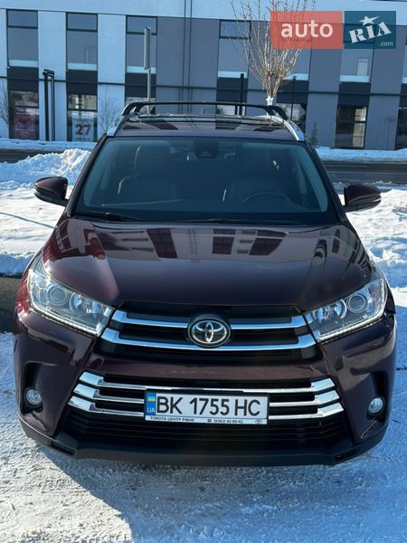 Внедорожник / Кроссовер Toyota Highlander 2018 в Ровно