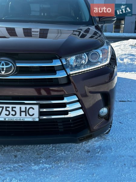 Внедорожник / Кроссовер Toyota Highlander 2018 в Ровно