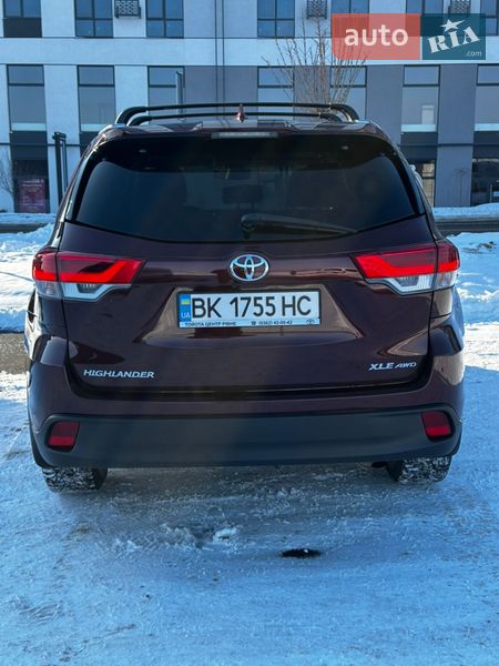 Внедорожник / Кроссовер Toyota Highlander 2018 в Ровно