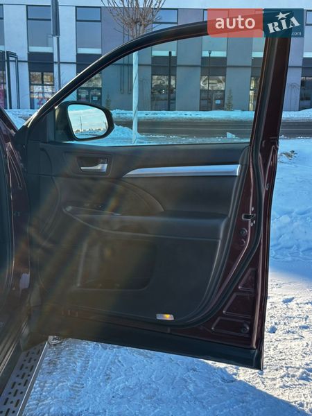Внедорожник / Кроссовер Toyota Highlander 2018 в Ровно
