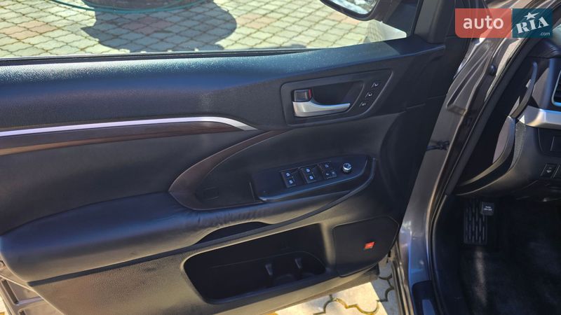 Позашляховик / Кросовер Toyota Highlander 2016 в Житомирі