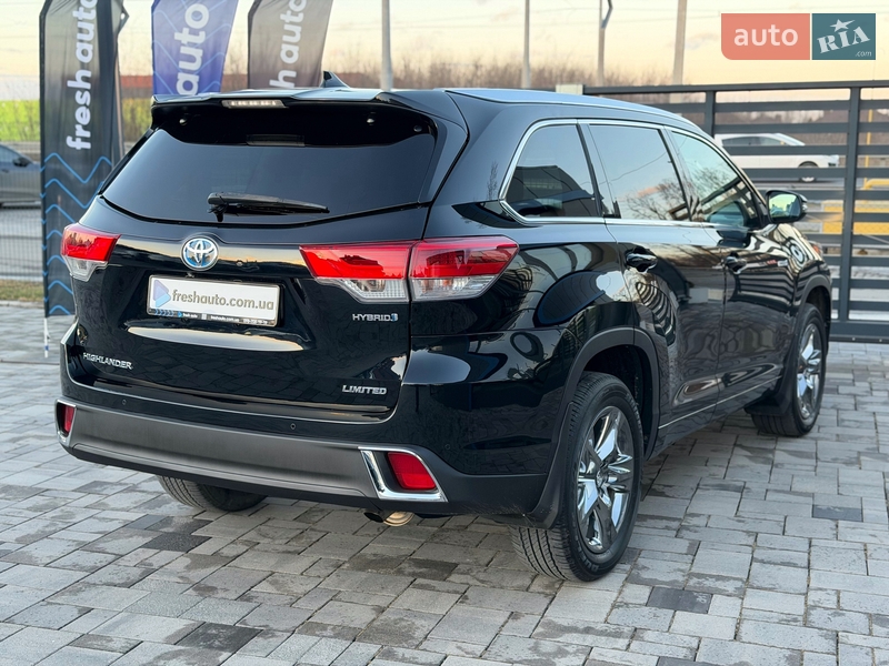 Внедорожник / Кроссовер Toyota Highlander 2018 в Ровно