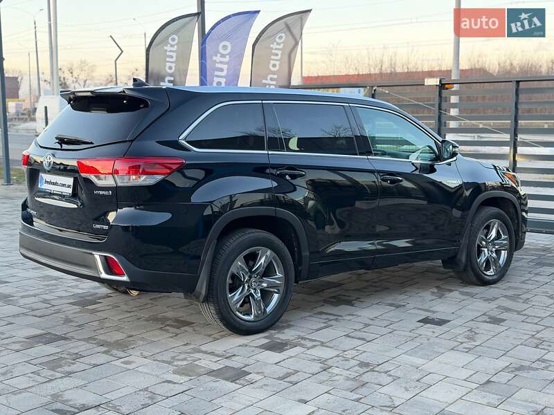 Внедорожник / Кроссовер Toyota Highlander 2018 в Ровно