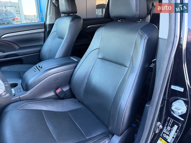 Внедорожник / Кроссовер Toyota Highlander 2018 в Ровно