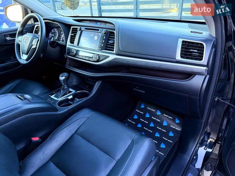 Внедорожник / Кроссовер Toyota Highlander 2018 в Ровно