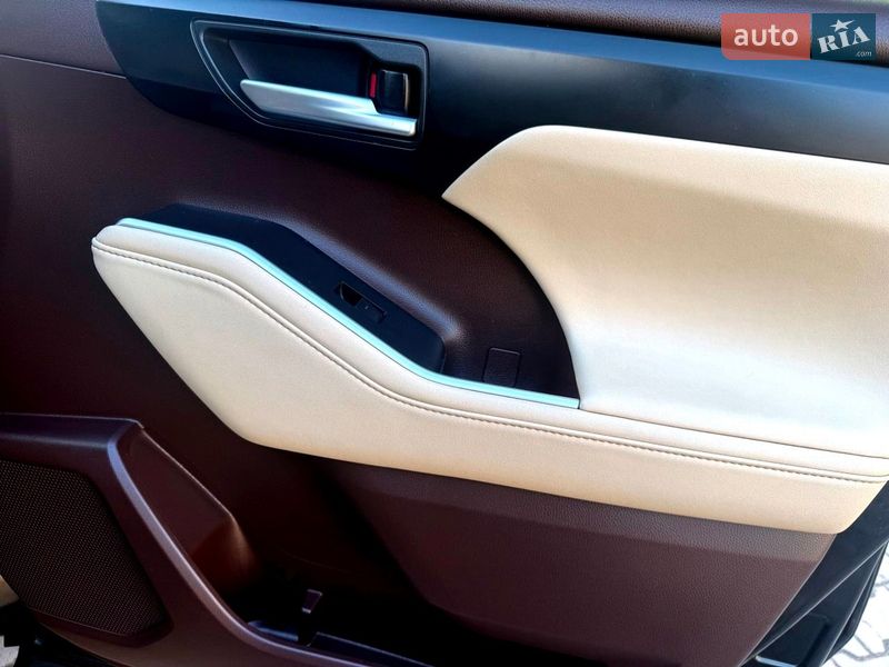 Позашляховик / Кросовер Toyota Highlander 2020 в Хмельницькому