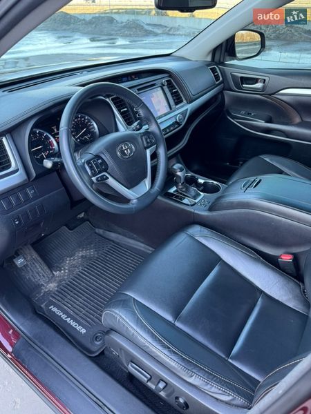 Внедорожник / Кроссовер Toyota Highlander 2016 в Киеве