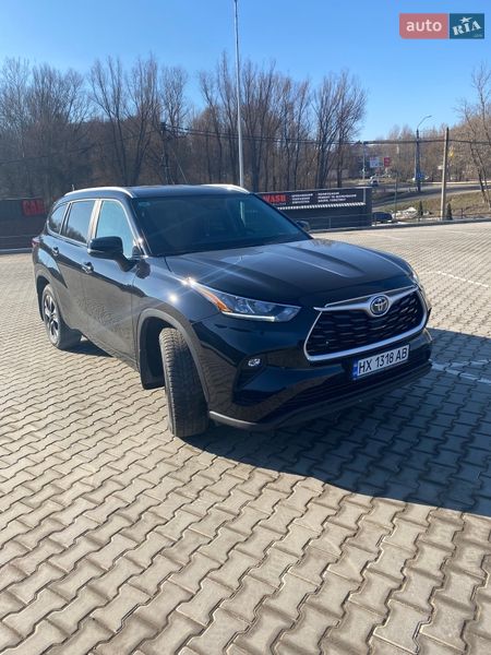 Внедорожник / Кроссовер Toyota Highlander 2024 в Хмельницком