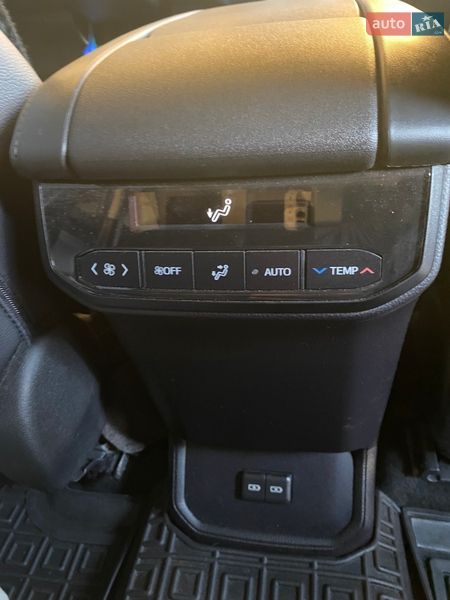 Внедорожник / Кроссовер Toyota Highlander 2024 в Хмельницком