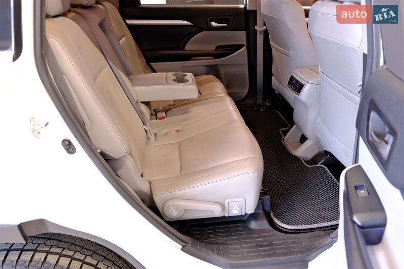 Внедорожник / Кроссовер Toyota Highlander 2017 в Одессе