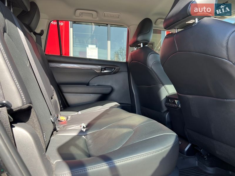 Внедорожник / Кроссовер Toyota Highlander 2024 в Виннице