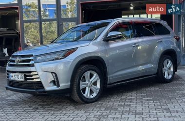 Внедорожник / Кроссовер Toyota Highlander 2016 в Ровно