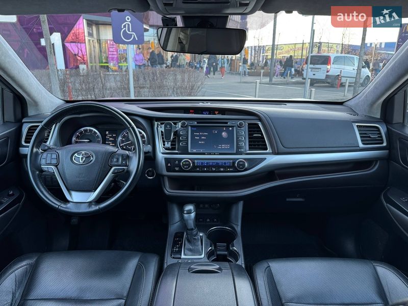 Позашляховик / Кросовер Toyota Highlander 2018 в Києві фото 40 Позашляховик / Кросовер Toyota Highlander 2018 в Києві