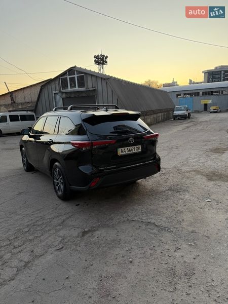 Позашляховик / Кросовер Toyota Highlander 2022 в Києві